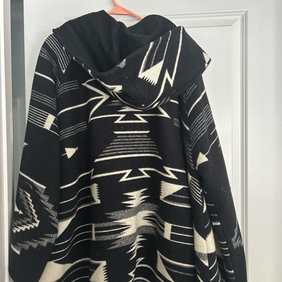 Lindsey Thornburg Heritage Cloak - Picture 9 of 11